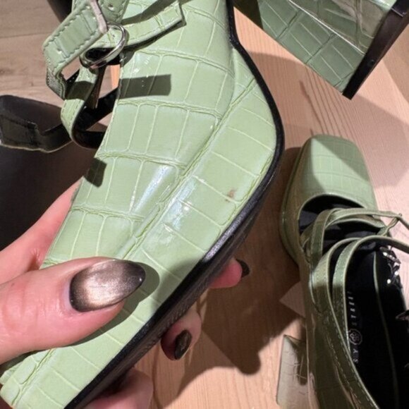 Daisy Street heeled shoes with strap detailing in sage green vinyl - Picture 6 of 13